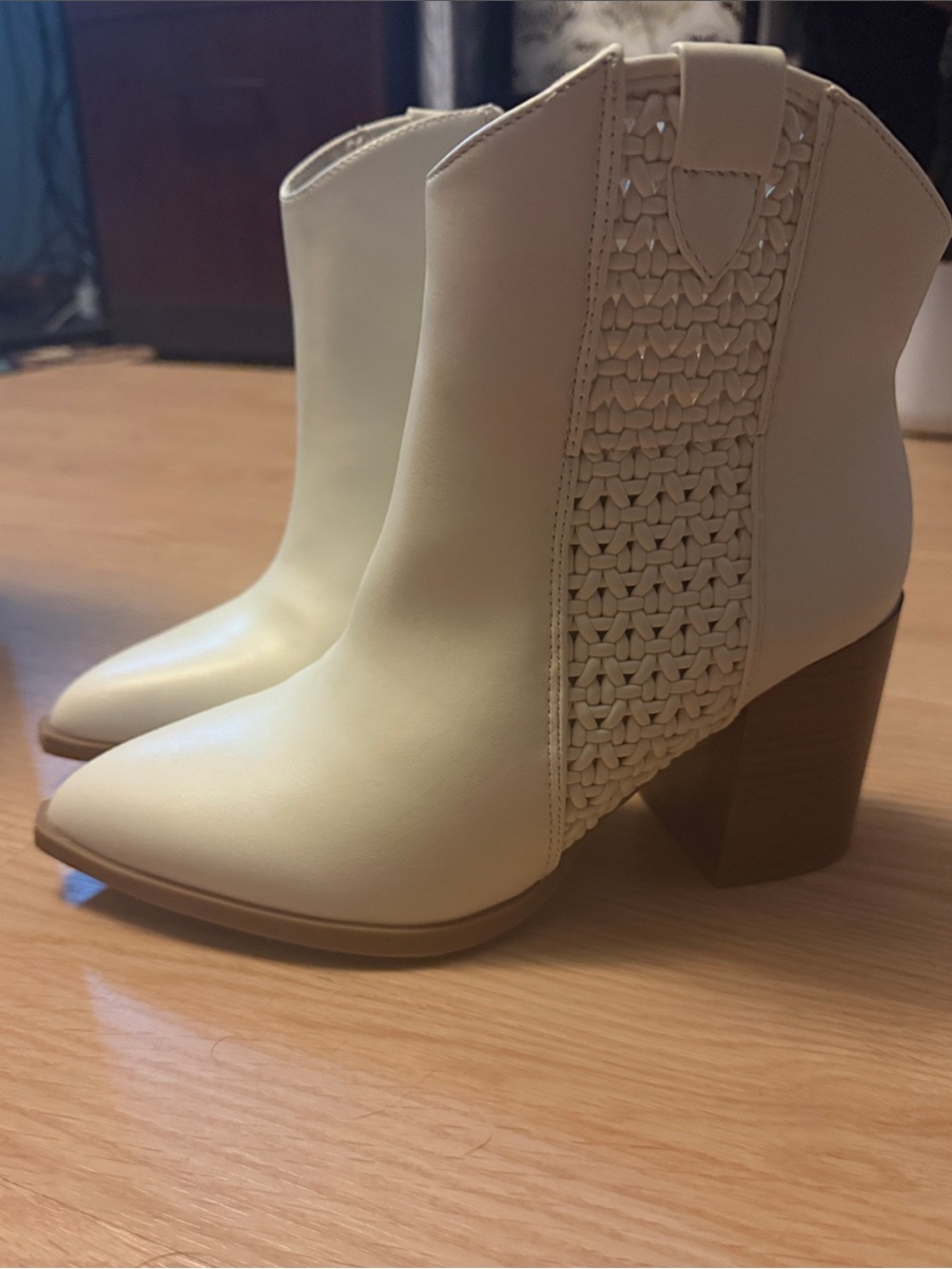 Torrid White / Cream Woven Side Block Heel Ankle Booties 7.5 WW